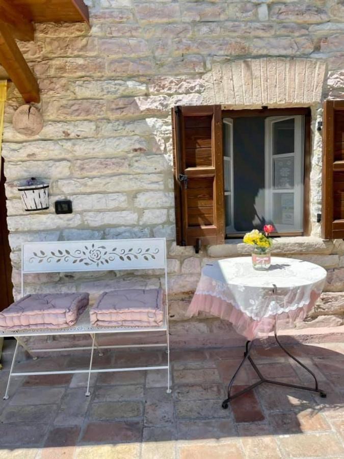 B&B Il Poggetto Serra SantʼAbbondio Buitenkant foto