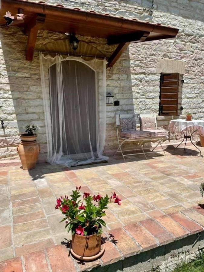 B&B Il Poggetto Serra SantʼAbbondio Buitenkant foto