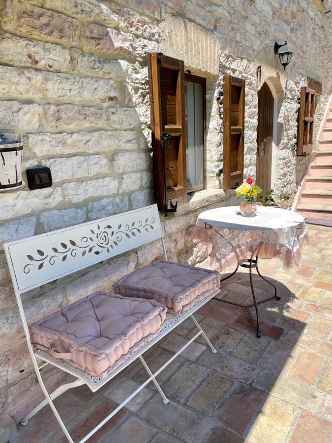 B&B Il Poggetto Serra SantʼAbbondio Buitenkant foto