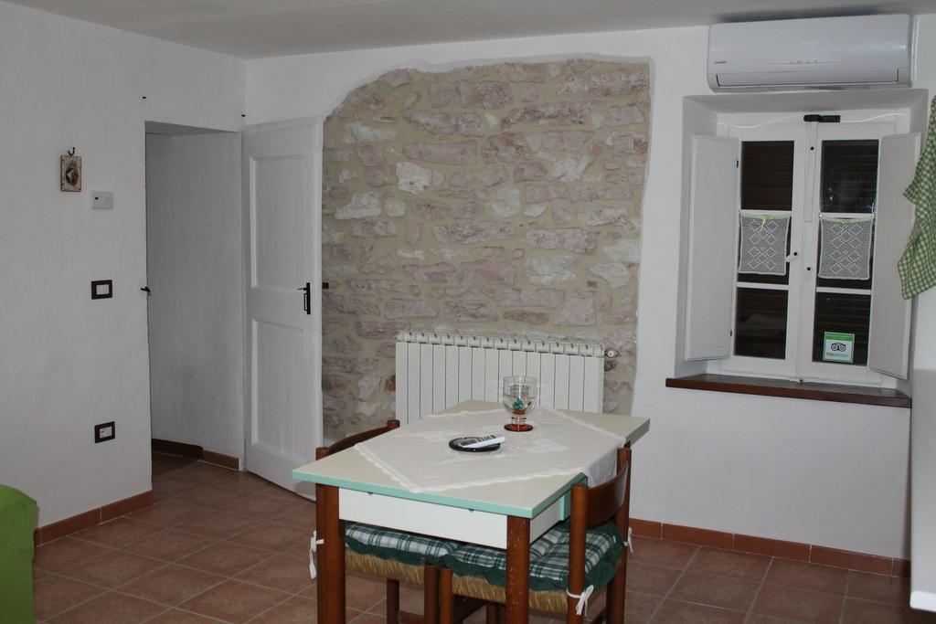 B&B Il Poggetto Serra SantʼAbbondio Kamer foto