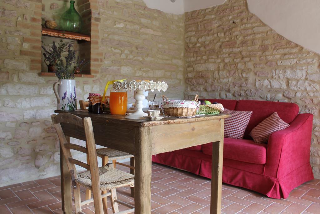 B&B Il Poggetto Serra SantʼAbbondio Buitenkant foto