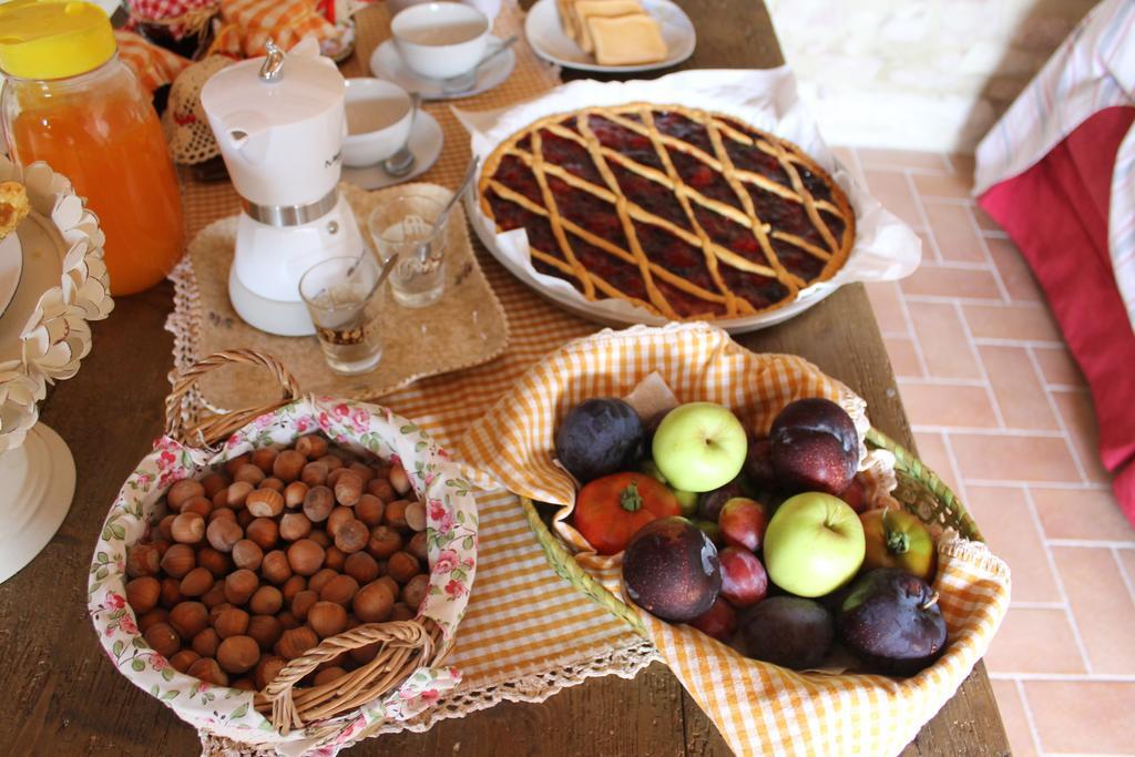 B&B Il Poggetto Serra SantʼAbbondio Buitenkant foto